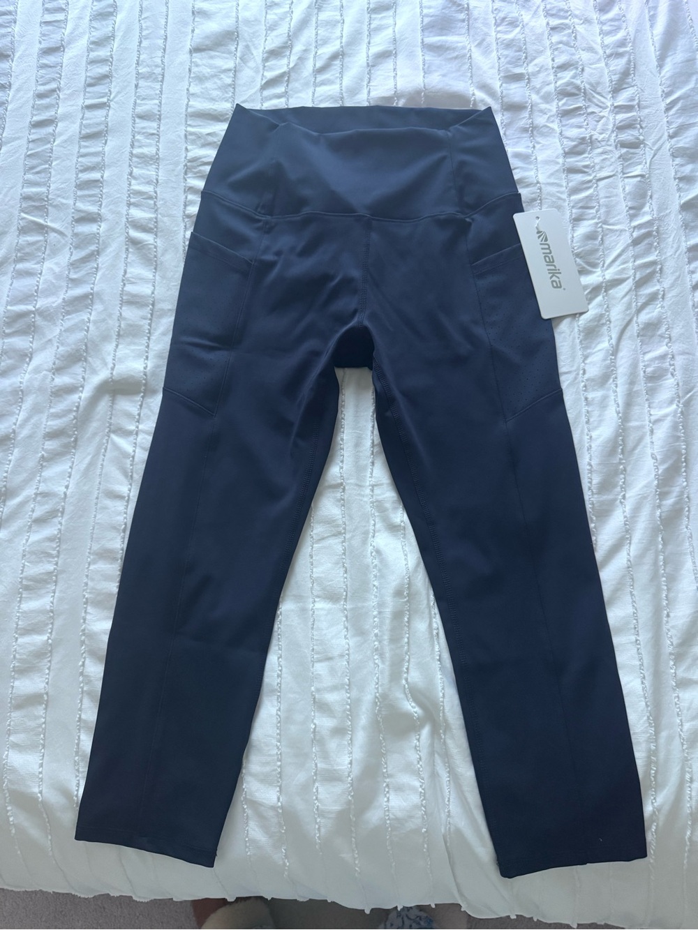 Marika Navy High-Rise 20" Capri Leggings